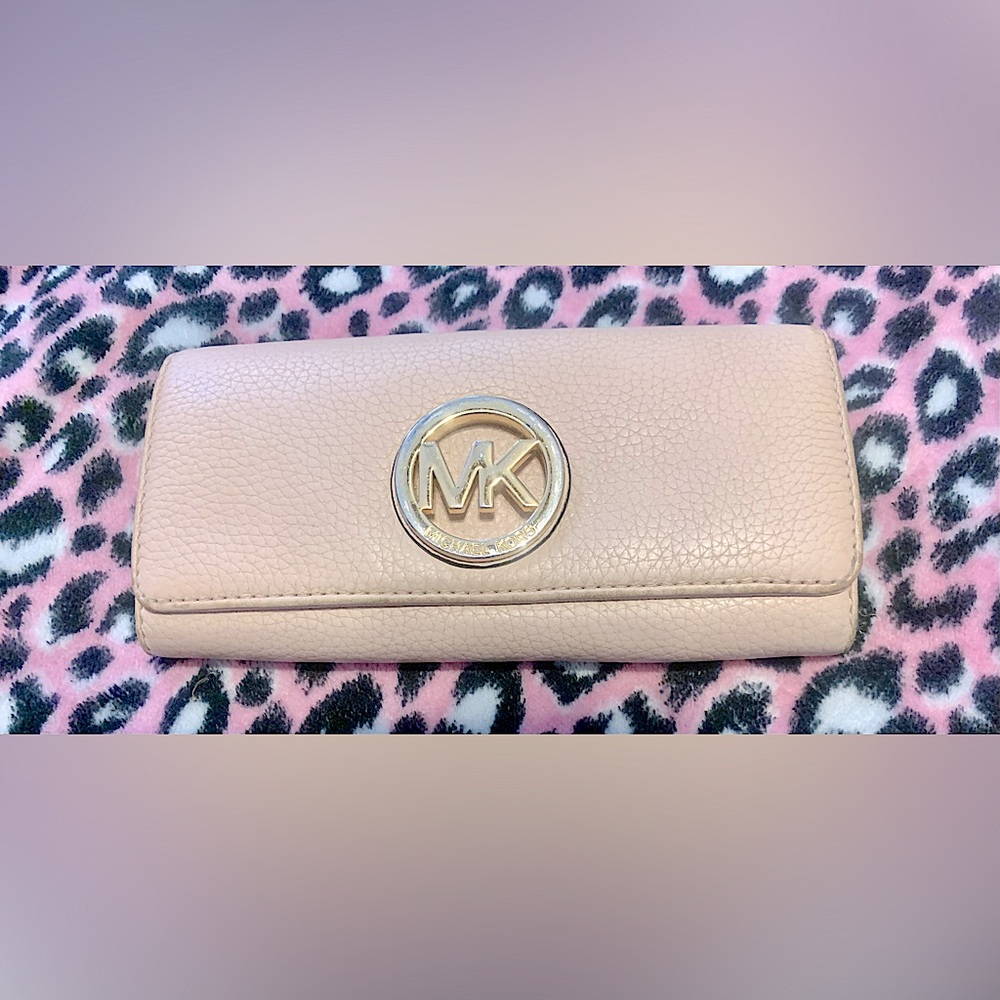 Michael Kors Pale Pink Continental Pebbled Leather Wallet Good Condition